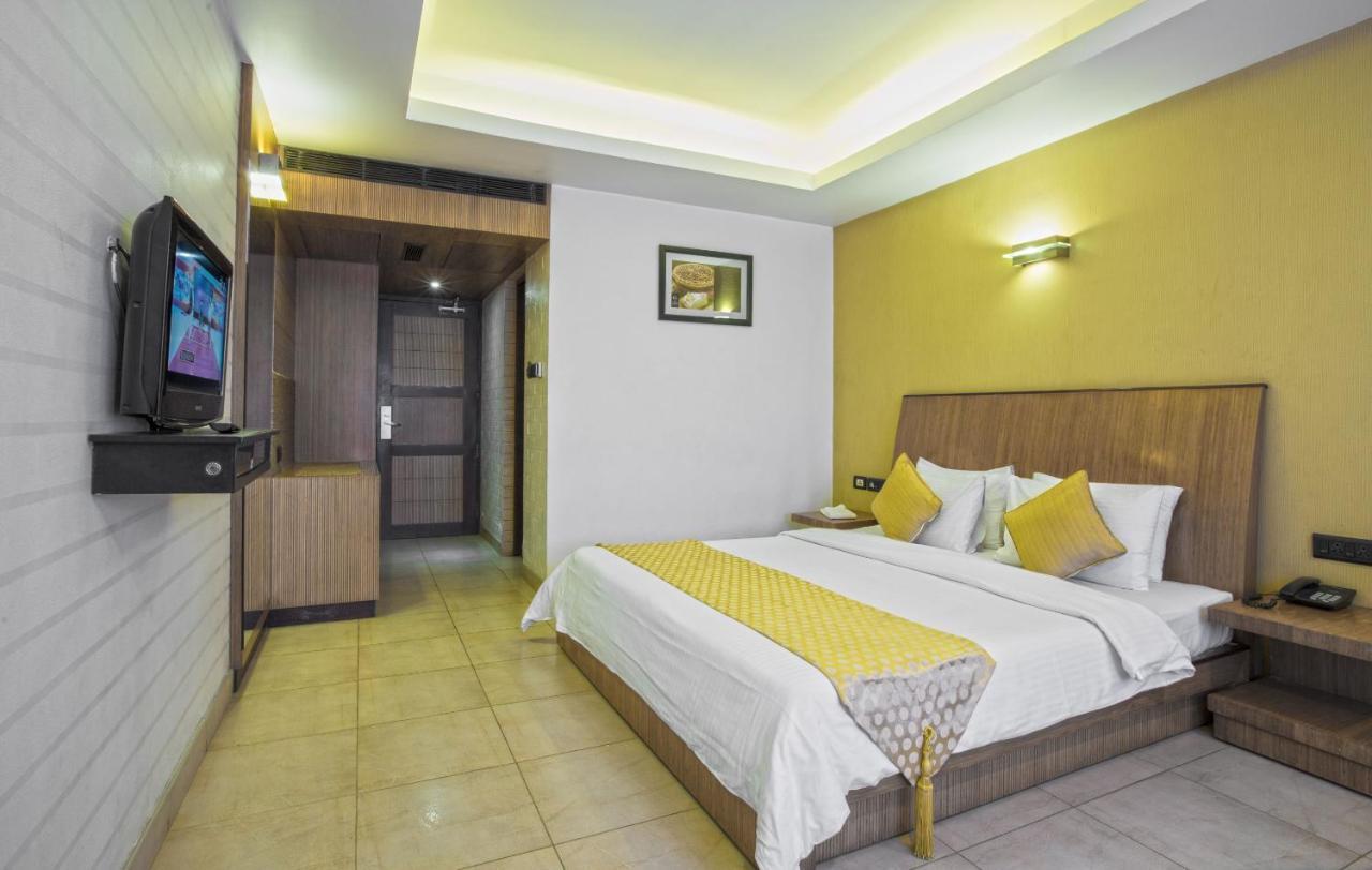 The Castello Residency Hotel Kojambuttúr Kültér fotó